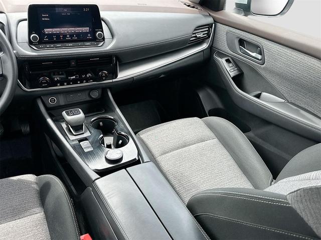 Photo of 2022 Brilliant Silver Metallic Nissan Rogue