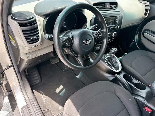 Photo of 2017 Bright Silver Kia Soul