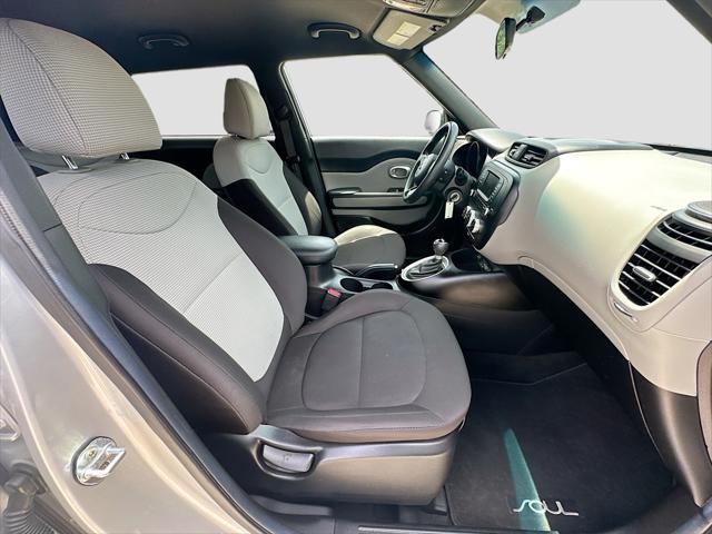 Photo of 2017 Bright Silver Kia Soul