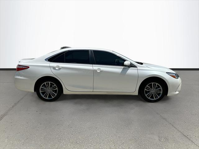 Photo of 2017 White Toyota Camry