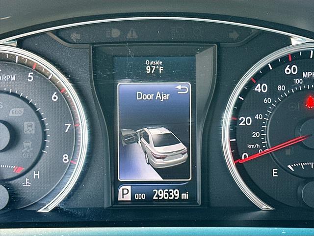 Photo of 2017 White Toyota Camry