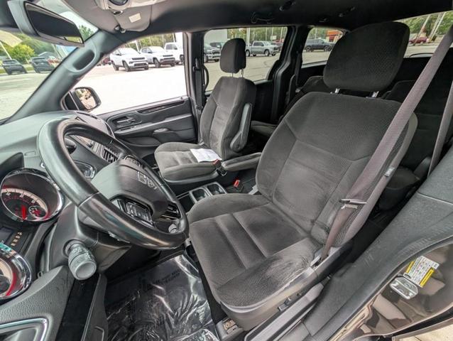 Photo of 2019 Granite Crystal Clearcoat Metallic Dodge Grand Caravan