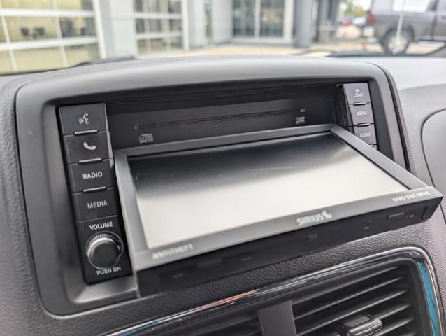 Photo of 2019 Granite Crystal Clearcoat Metallic Dodge Grand Caravan
