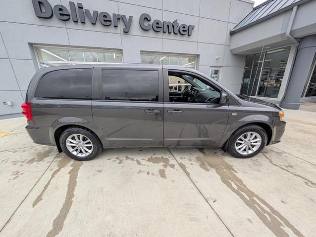 Photo of 2019 Granite Crystal Clearcoat Metallic Dodge Grand Caravan