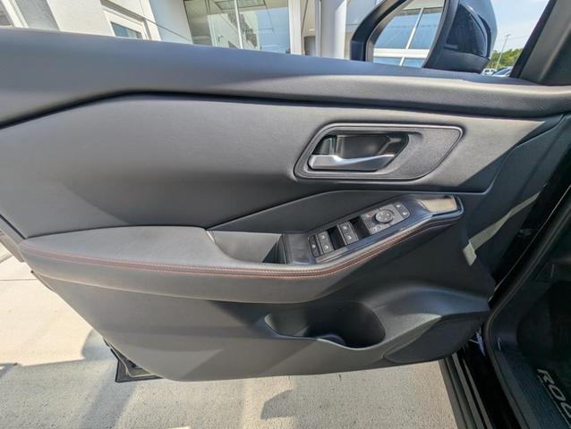 Photo of 2025 Black Nissan Rogue