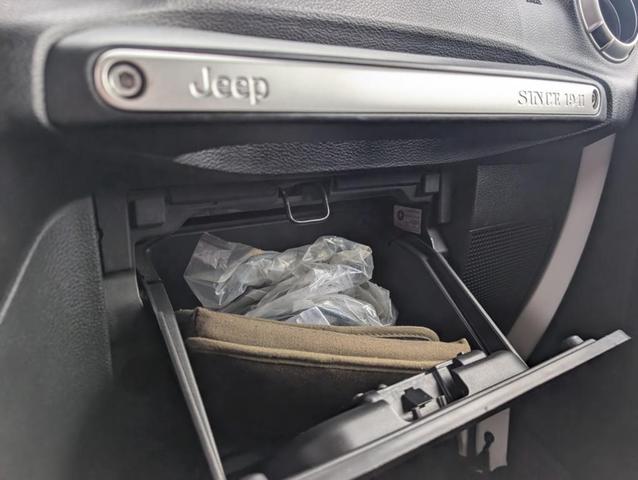 Photo of 2015 Bright White Clearcoat Jeep Wrangler Unlimited