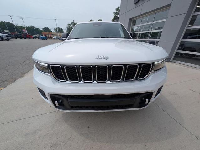 Photo of 2025 Bright White Jeep Grand Cherokee