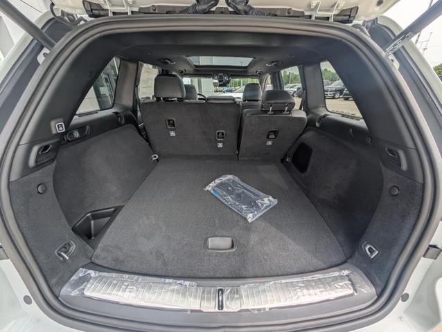 Photo of 2025 Bright White Jeep Grand Cherokee