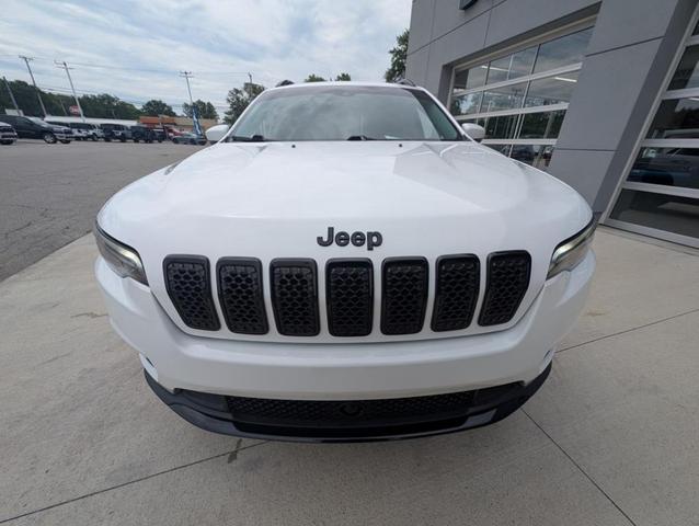 Photo of 2021 Bright White Clearcoat Jeep Cherokee