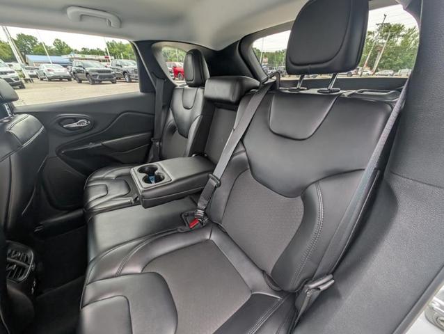 Photo of 2021 Bright White Clearcoat Jeep Cherokee
