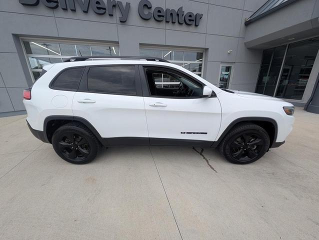 Photo of 2021 Bright White Clearcoat Jeep Cherokee