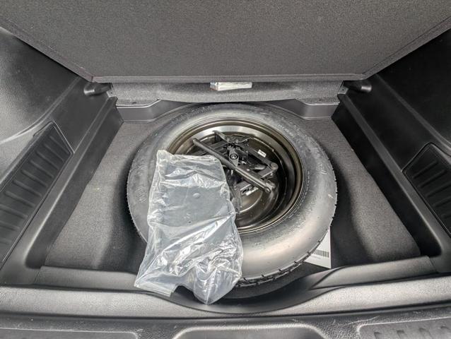 Photo of 2021 Bright White Clearcoat Jeep Cherokee