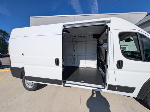 Photo of 2025 Bright White RAM ProMaster 2500