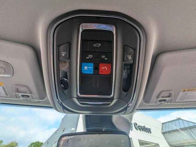 Photo of 2023 Metallic Jeep Grand Cherokee L