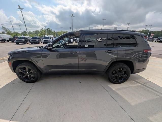 Photo of 2023 Metallic Jeep Grand Cherokee L