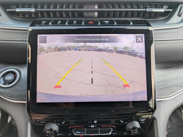 Photo of 2023 Metallic Jeep Grand Cherokee L