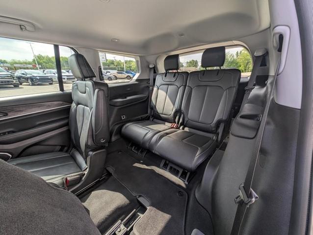 Photo of 2023 Metallic Jeep Grand Cherokee L