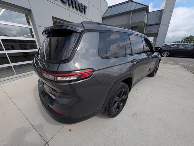 Photo of 2023 Metallic Jeep Grand Cherokee L