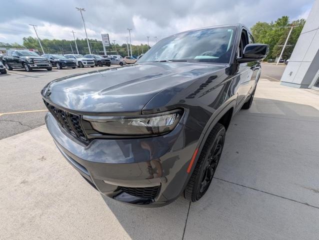 Photo of 2023 Metallic Jeep Grand Cherokee L