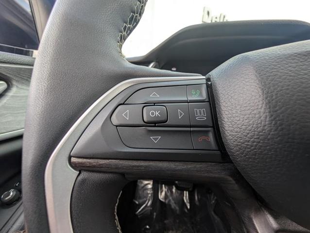 Photo of 2023 Metallic Jeep Grand Cherokee L
