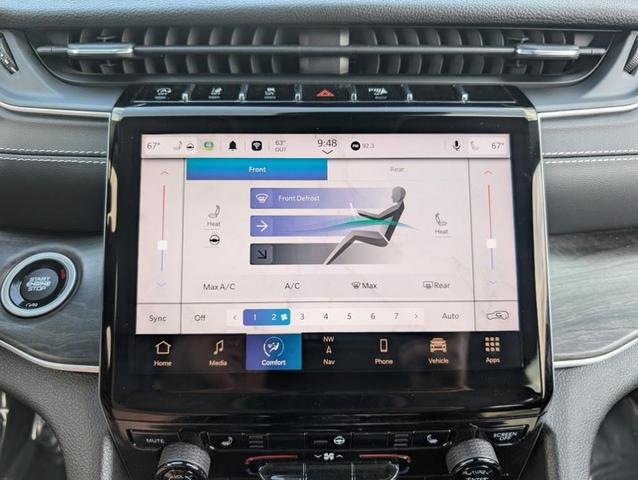 Photo of 2023 Metallic Jeep Grand Cherokee L
