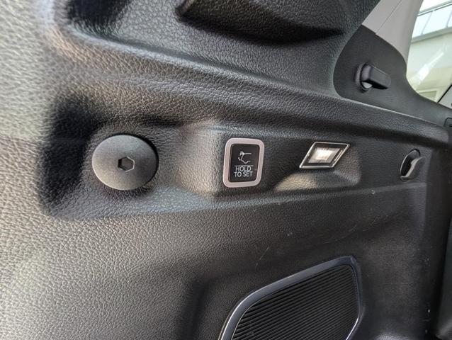 Photo of 2023 Metallic Jeep Grand Cherokee L