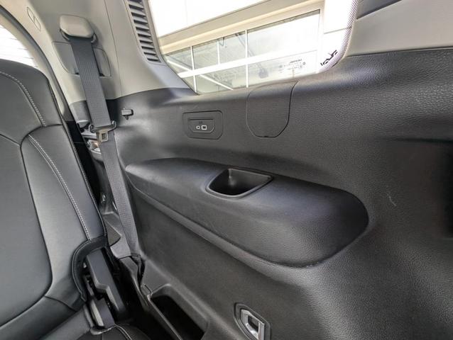 Photo of 2023 Metallic Jeep Grand Cherokee L