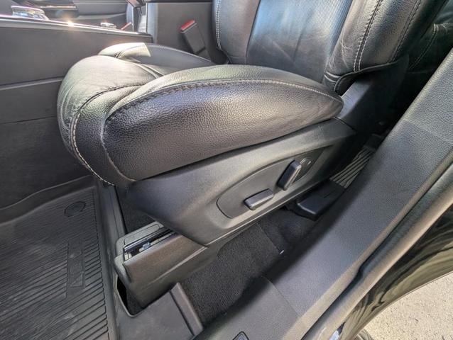 Photo of 2022 Agate Black Metallic Ford Explorer