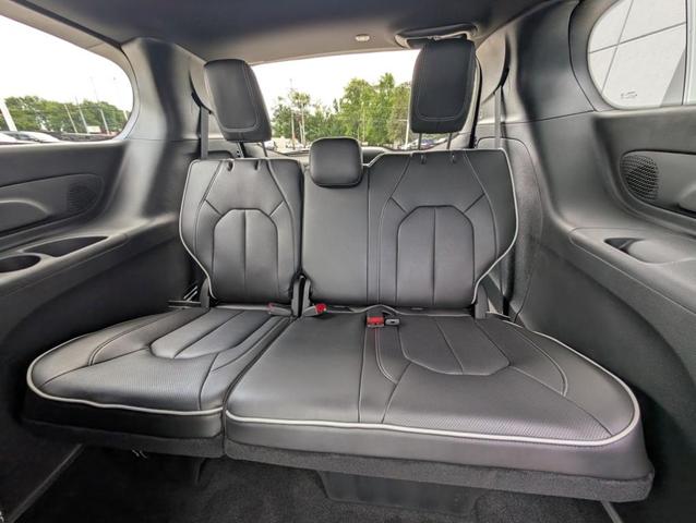 Photo of 2026 Bright White Chrysler Pacifica