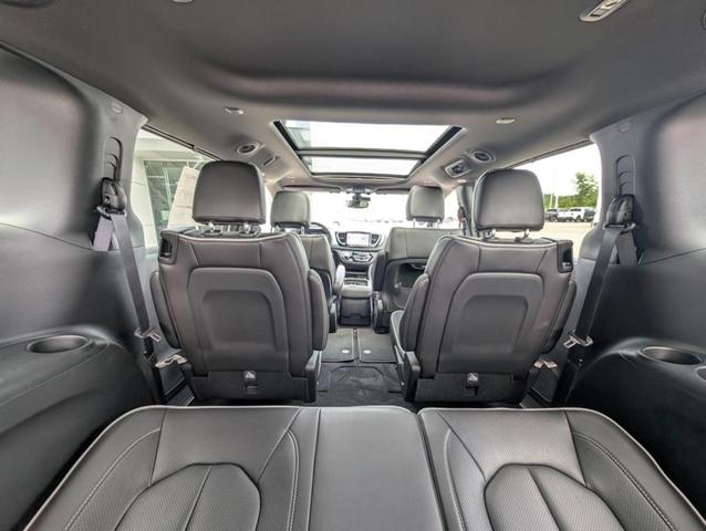 Photo of 2026 Bright White Chrysler Pacifica