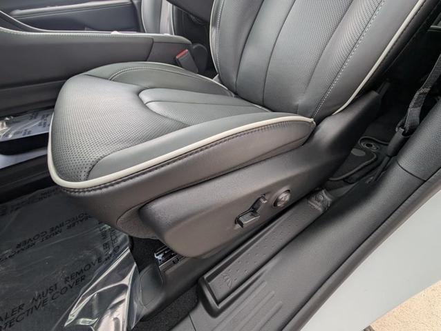 Photo of 2026 Bright White Chrysler Pacifica