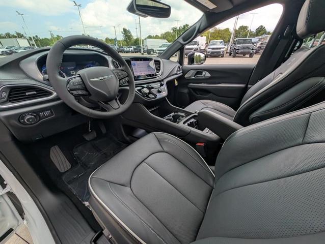 Photo of 2026 Bright White Chrysler Pacifica