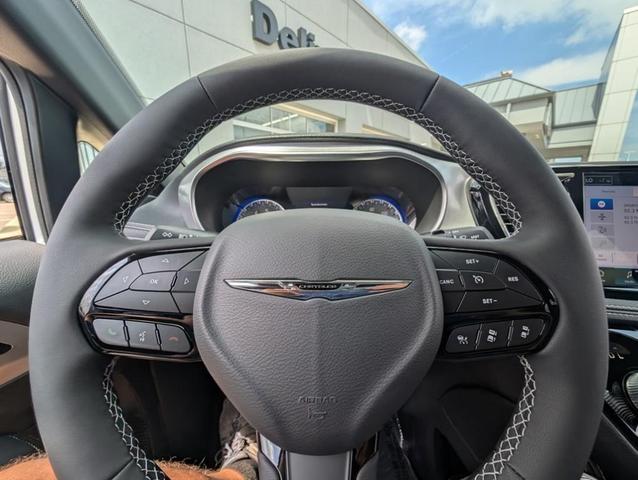 Photo of 2026 Bright White Chrysler Pacifica