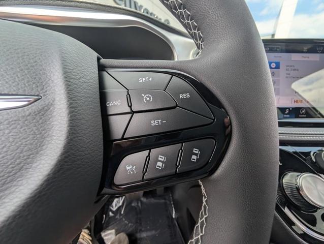 Photo of 2026 Bright White Chrysler Pacifica