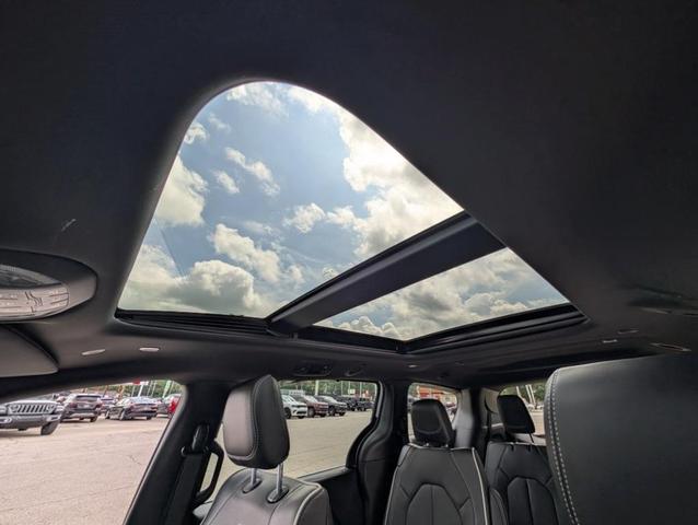 Photo of 2026 Bright White Chrysler Pacifica
