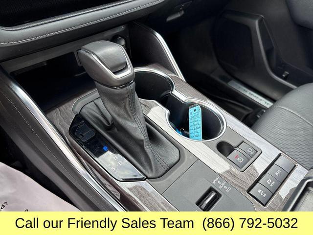 Photo of 2022 Midnight Black Metallic Toyota Highlander Hybrid