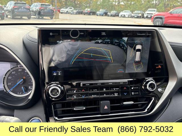 Photo of 2022 Midnight Black Metallic Toyota Highlander Hybrid
