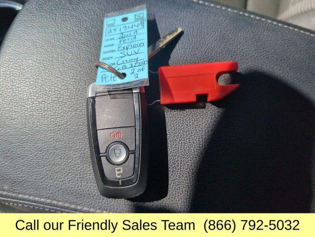 Photo of 2019 Magnetic Metallic Ford Explorer