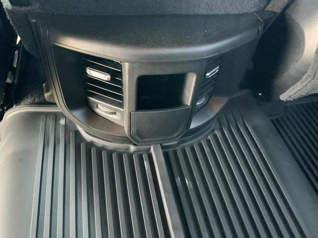 Photo of 2025 Diamond Black Crystal Pearlcoat RAM 2500