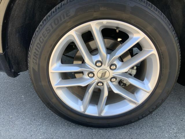 Photo of 2023 DB Black Clearcoat Dodge Durango