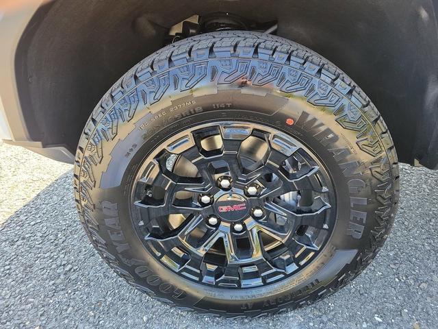 Photo of 2026 Summit White GMC Canyon