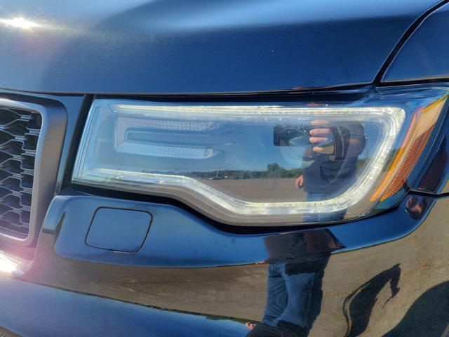 Photo of 2019 Diamond Black Crystal Pearlcoat Jeep Grand Cherokee