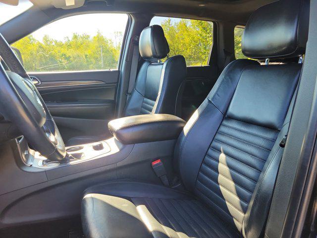 Photo of 2019 Diamond Black Crystal Pearlcoat Jeep Grand Cherokee