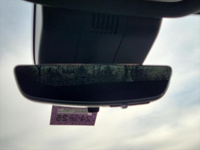 Photo of 2025 Summit White GMC Sierra EV
