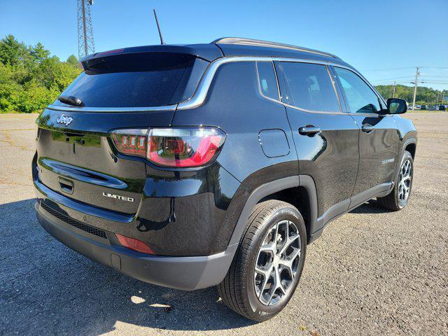 Photo of 2024 Diamond Black Crystal Pearlcoat Jeep Compass