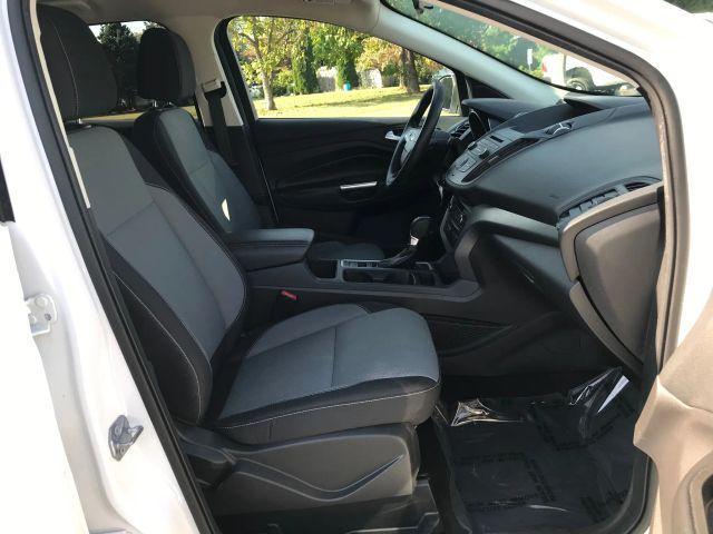 Photo of 2017 White Ford Escape