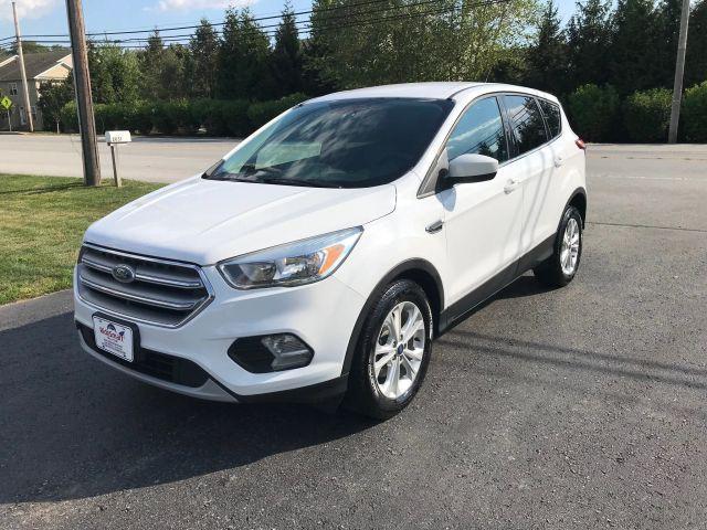 Photo of 2017 White Ford Escape