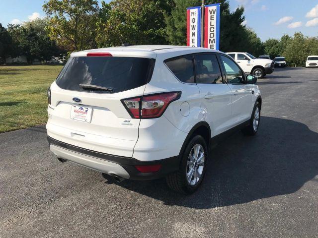 Photo of 2017 White Ford Escape