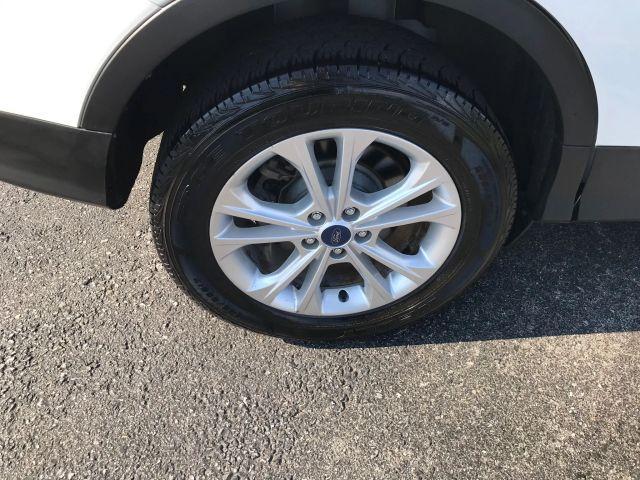 Photo of 2017 White Ford Escape