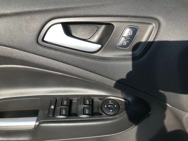 Photo of 2017 White Ford Escape